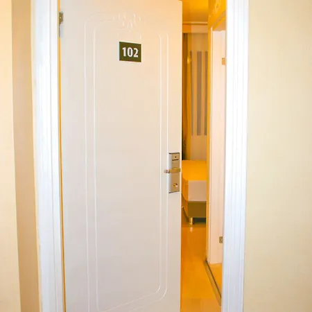 Deluxe Newport - Old Hotel 3*