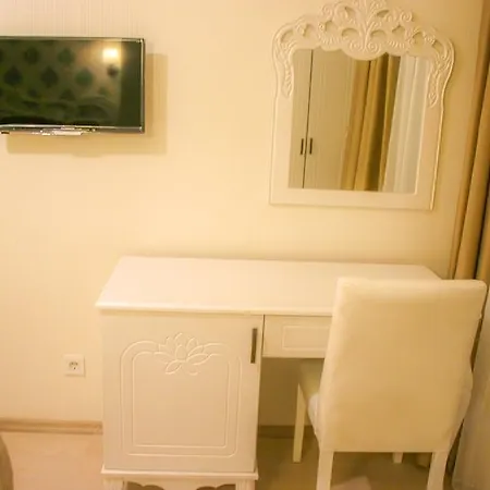 Hotell Deluxe Newport - Old 3*