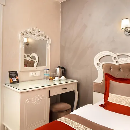 Deluxe Newport - Old Hotel