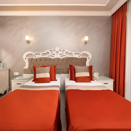 Deluxe Newport - Old 3*