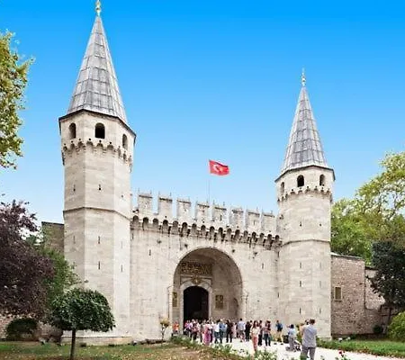 Deluxe Newport - Old 3*