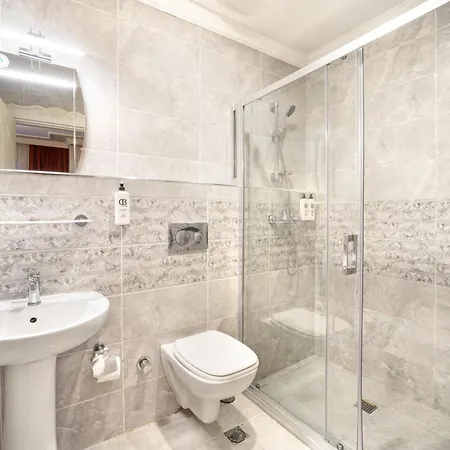 Deluxe Newport - Old 3*