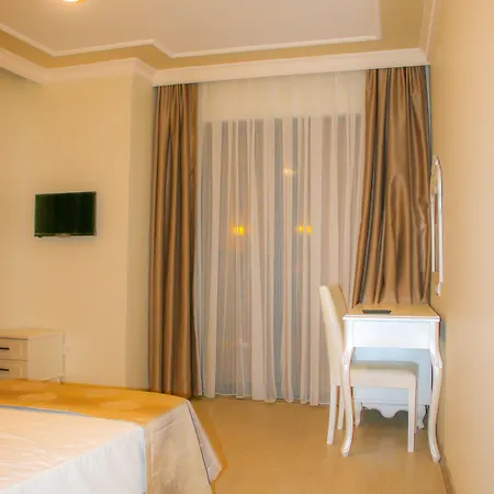 Deluxe Newport - Old 3*