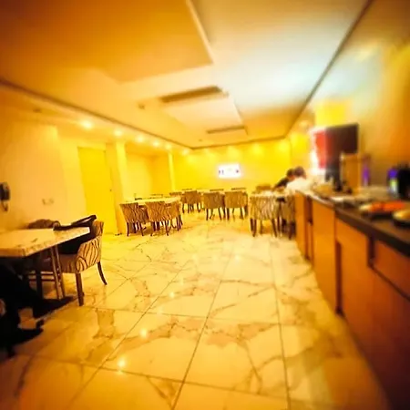 فندق Deluxe Newport - Old 3*