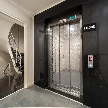 Deluxe Newport - Old 3* Istanbul