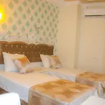 Deluxe Newport - Old 3*