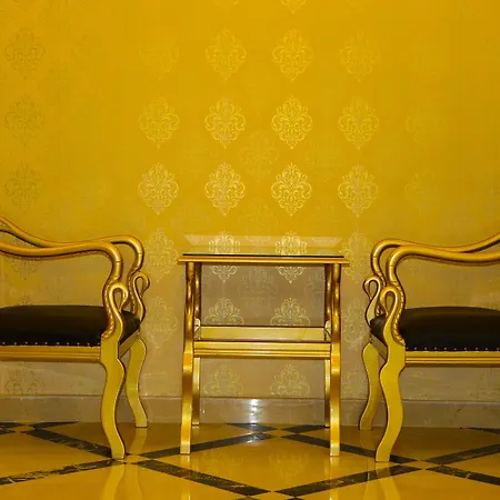 Deluxe Newport - Old 3*