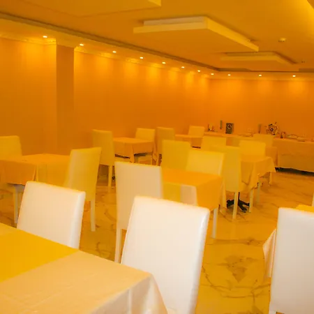 Deluxe Newport - Old Szálloda 3*